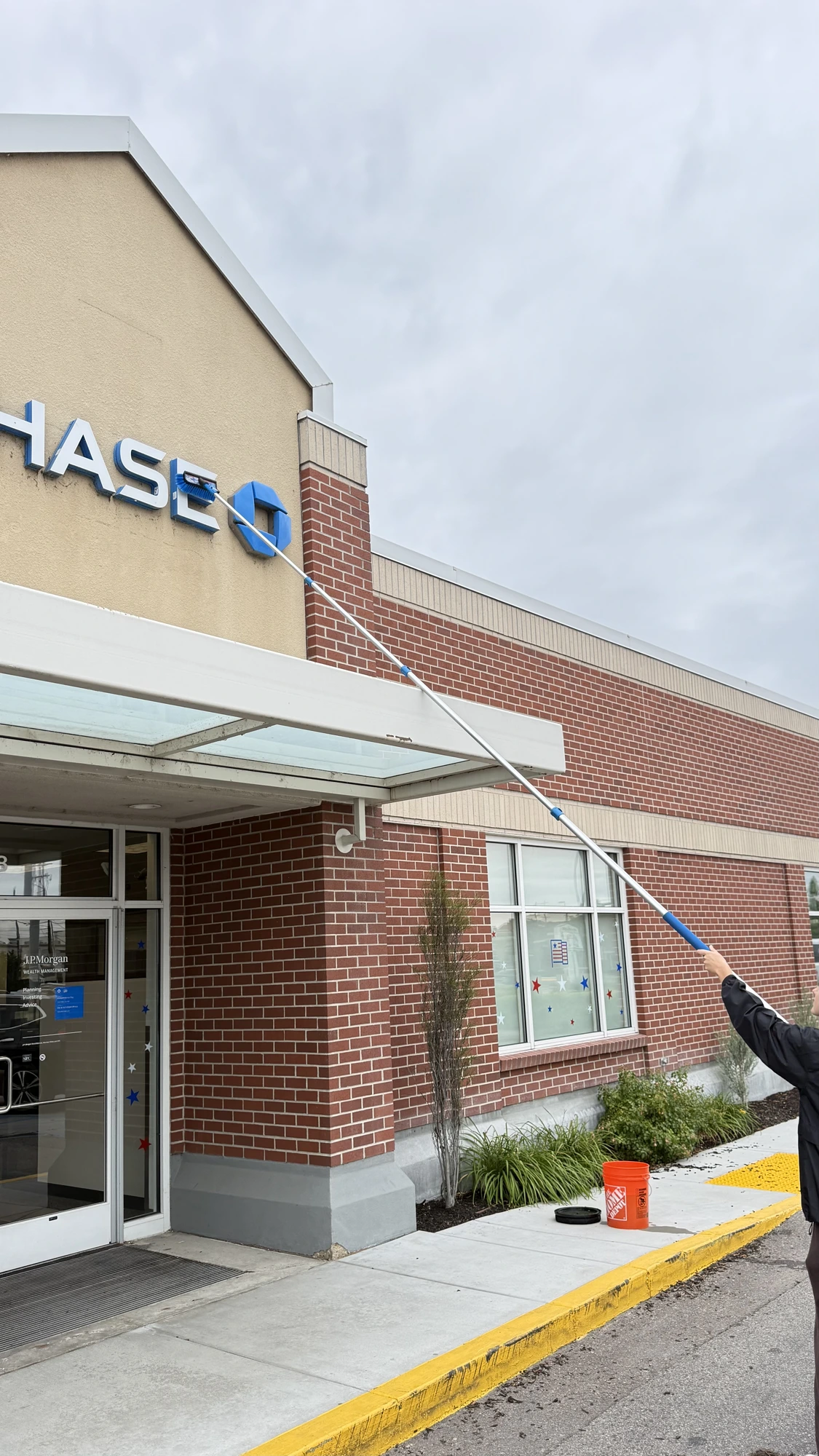 Commercial building and Chase bank signage cleaning by Treasure Valley Exterior Cleaning