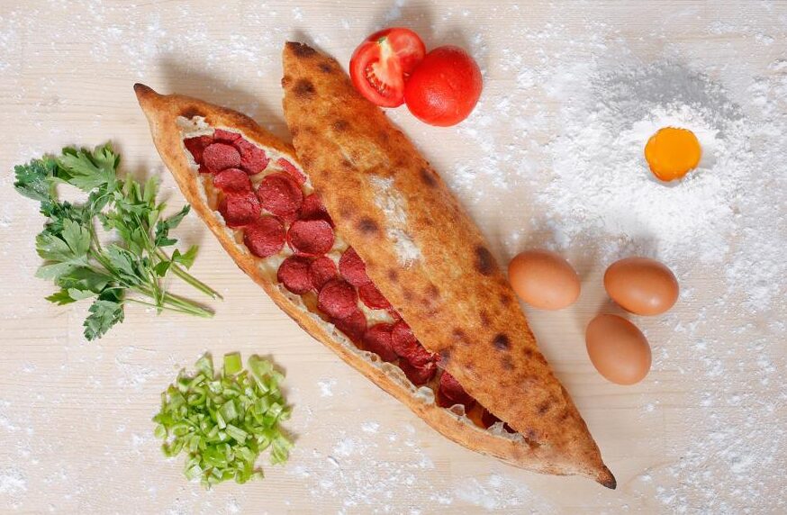 Sucuklu Pide