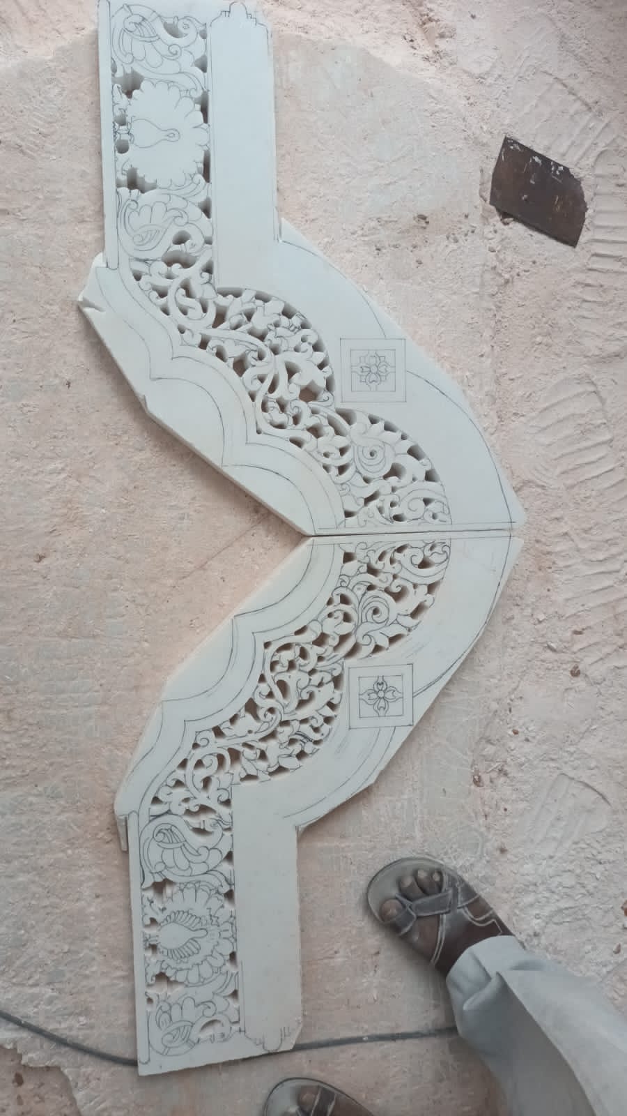 Step 04 — Master Artisan Hand Carving (Craftsmanship in Action)