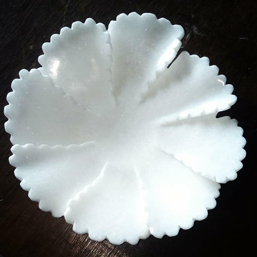 Scalloped Petal Urli